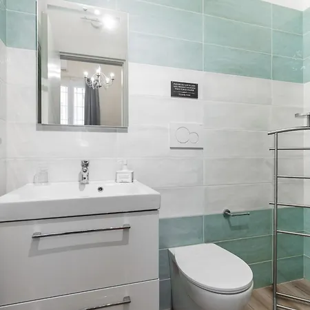 Bolognafiera بيت ضيافة بولونيا